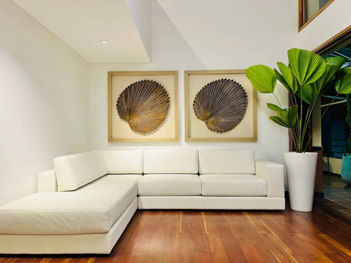 Spacious 3000 sqft Ph in Versalles CloseTo Granada, Cali