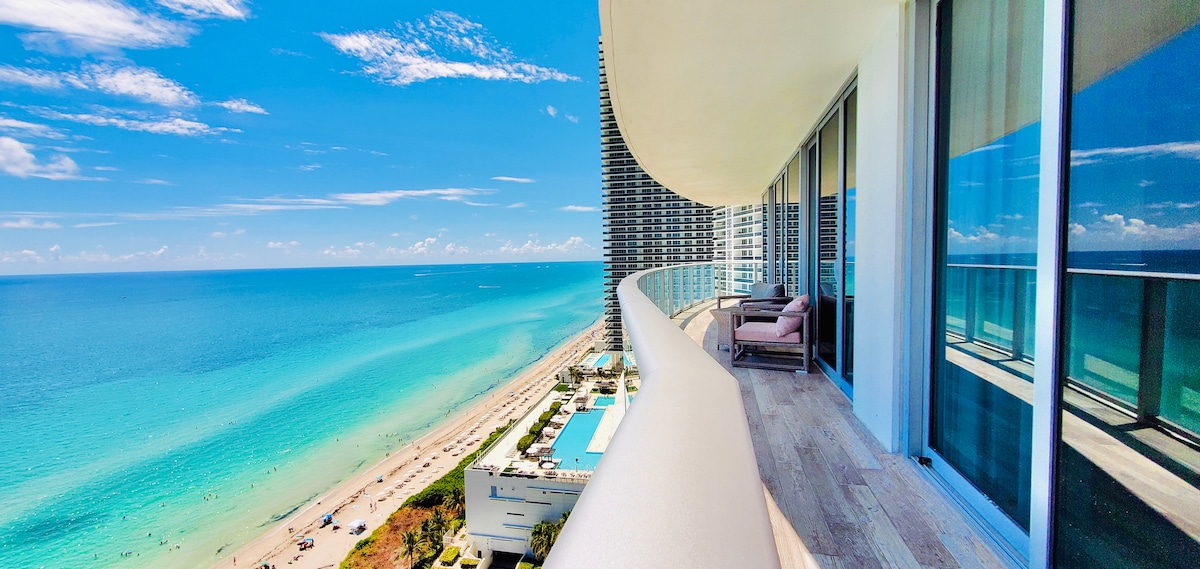 Wall-to-Wall Sea View Apt | Lyde Resort, Hollywood